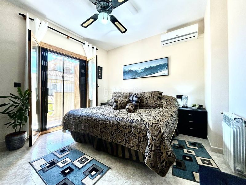 Foto a9f9de4c-bca4-43c0-bbdd-c1d41541f18a. Casa amb aparcament a Playa Flamenca Orihuela