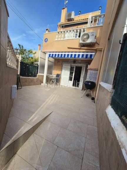 Foto b936194a-d045-4c7f-bd0e-8cfc94cdd557. Casa a Zona los Frutales Torrevieja
