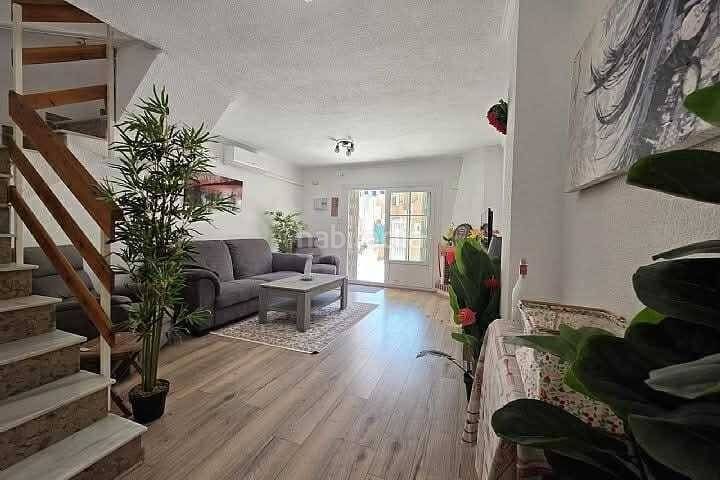 Foto ee94fa6a-cf05-4005-b00d-b861939a55dc. Casa a Zona los Frutales Torrevieja