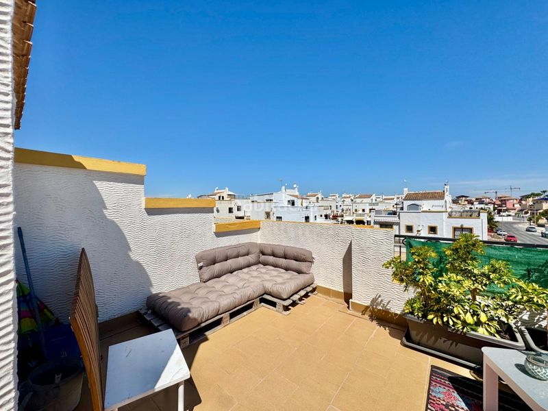 Foto 05584cd8-bfac-4944-b457-7b2ff3c7b499. Casa amb aparcament piscina a La Florida Orihuela