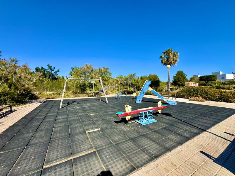 Foto 93cabe83-02e9-49a8-8c0b-9d04c9fc6322. Casa amb aparcament piscina a La Florida Orihuela
