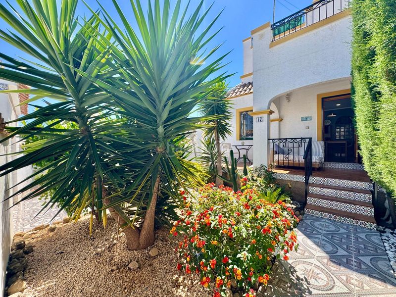 Foto a6fcb55b-7d18-443b-994c-96a80d03f0b0. Casa amb aparcament piscina a La Florida Orihuela