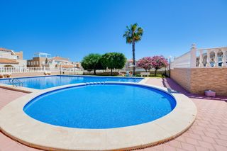 Casa  Calle calderon de la barca. Bungalow amueblado de 2 dormitorios con piscina en altos de la b