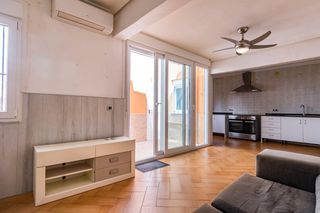 House in Jose martinez ruiz-azorin. Casa de pueblo en el centro de torrevieja