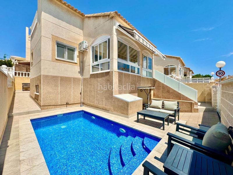 Foto 3d451dba-28ee-453c-b3fb-78a049a8fc15. Casa amb calefacció aparcament piscina a La Florida Orihuela