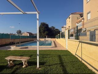 Casa adossada  Torreblanca. Casa adosada en torreblanca para reformar de 3 hab 1 baño y otro