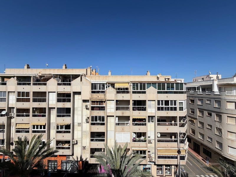 Foto b46b60fc-8054-4399-b92e-be9e592f5d8f. Àtic amb aparcament a Zona Playa del Cura Torrevieja