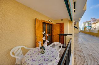 Erdgeschoss in Suiza. Apartamento de 1 dormitorio con plaza de garaje y piscina comuni