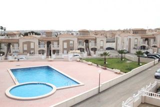 Casa adossada a Aguas Nuevas. Amplio y luminoso chalet adosado en torrevieja