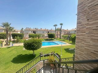 Casa  Calle maese pedro. Bungalow en planta alta con vistas a la piscina