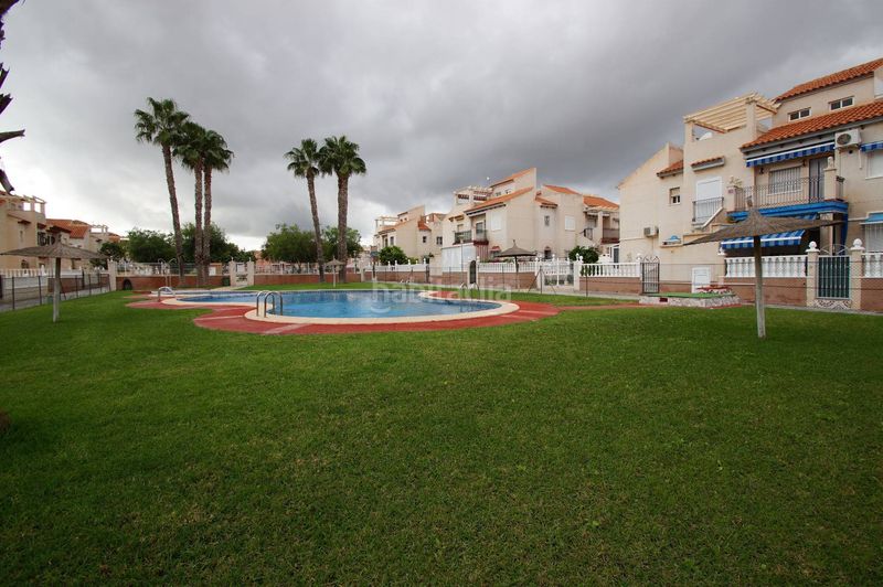 Foto 52b33099-ab58-4450-af50-9e34d38e5f57. Casa amb piscina a Playa Flamenca Orihuela