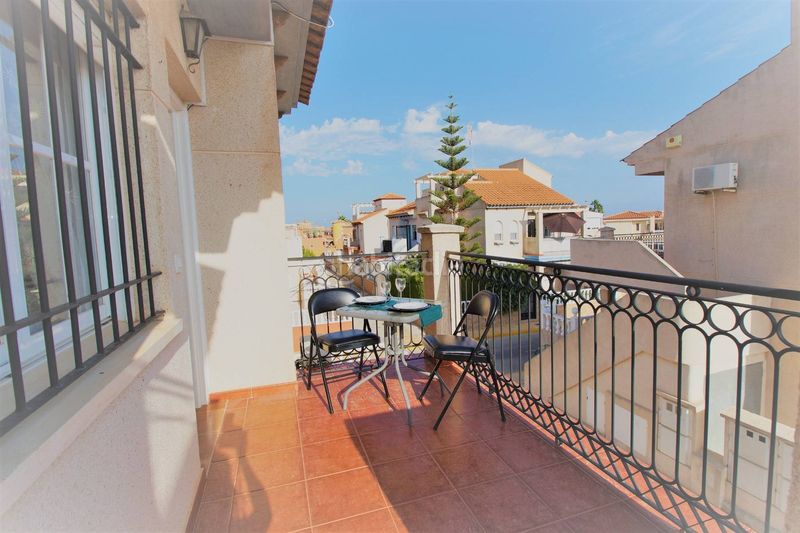 Foto a2a9e7dc-d21a-4562-9702-84968f6e619b. Casa amb piscina a Playa Flamenca Orihuela