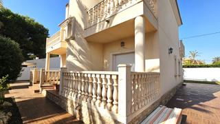 Xalet a Cabo Roig. Exquisita villa independiente en cabo roig