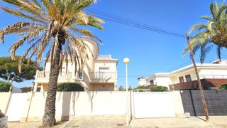 Chalet en Cabo Roig. Exquisita villa independiente en cabo roig