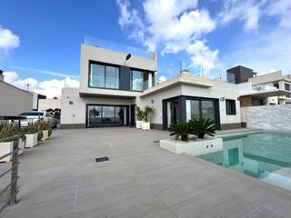 Chalet en San Miguel de Salinas. Villa lujo