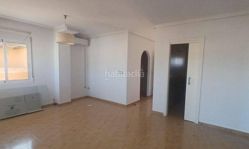 Foto 22a2ea89-322c-4eb3-842d-083cd2ea67be. Apartament amb piscina a Los Almendros Orihuela