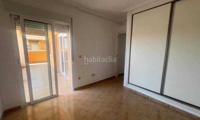 Foto 964b4940-738a-49e0-9866-af7662f4ee69. Apartament amb piscina a Los Almendros Orihuela