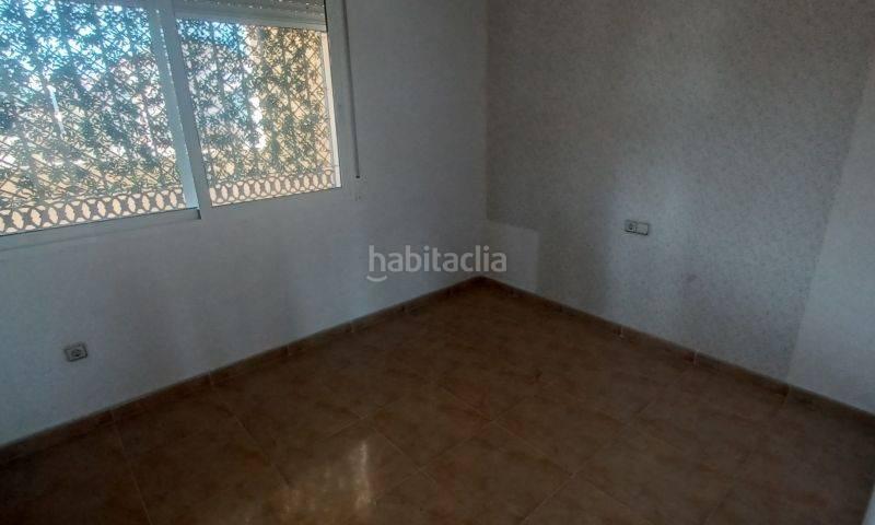 Foto af99ee42-ac3f-4e1b-bf62-11a1332e3c15. Apartament amb piscina a Los Almendros Orihuela