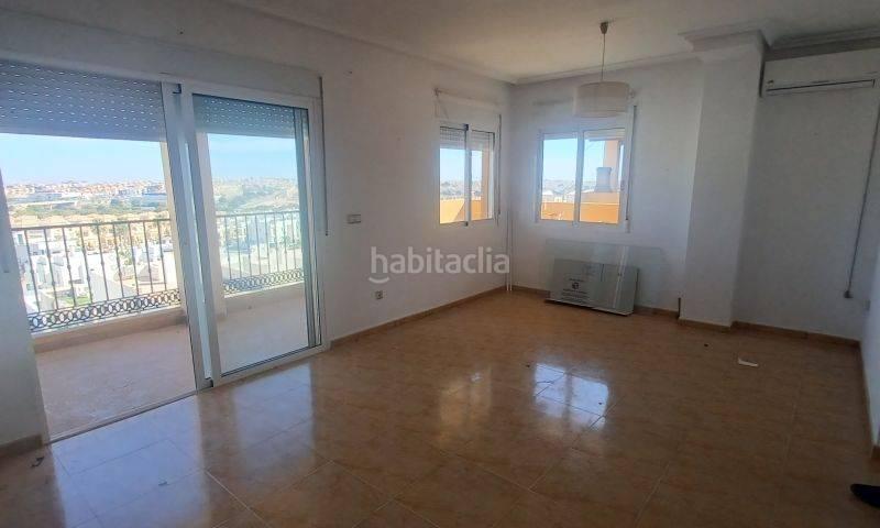 Foto d02f6b20-756a-4717-9edc-7d8a70f1d5d8. Apartament amb piscina a Los Almendros Orihuela