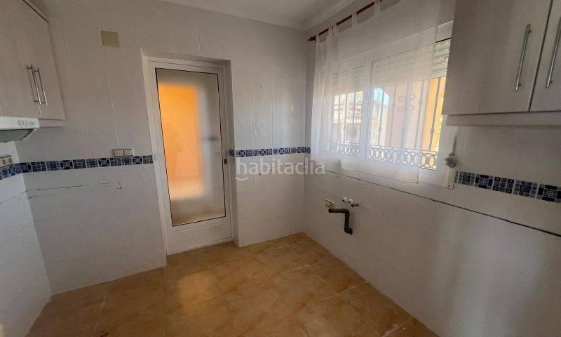 Foto e28804d8-8c11-47db-98aa-34db3bd00484. Apartament amb piscina a Los Almendros Orihuela