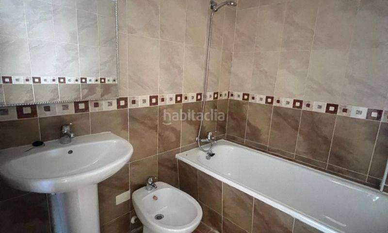 Foto eb3aa4b7-cf8d-4216-9410-498dcd4d270f. Apartament amb piscina a Los Almendros Orihuela