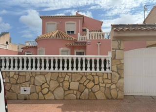 Chalet à La Zenia. Excelente villa independiente en una ubicación privilegiada