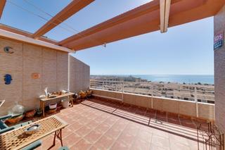 Àtic a Las Viñas. Espectacular ático dúplex con vistas al mar en guardamar del seg