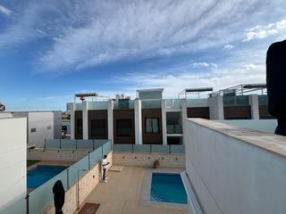 Chalet  Carrer salvador del. Bienvenido a esta elegante villa situada en una de las zonas más
