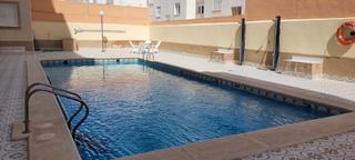 Apartament a Calle vicente blasco ibañez. Apartamento junto a la playa del cura con piscina