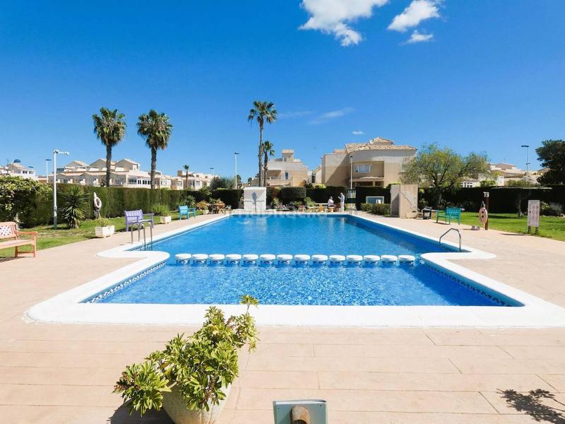 Foto 60c30718-1b0f-42dd-87eb-d35e877c74c6. Casa encantadora casa con vistas impresionantes y terraces soleadas en Torrevieja