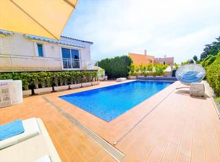 Xalet  Calle calle de las mimosas, 14. Villa de 5 dormitorios a 250m de la playa de la mata con piscina