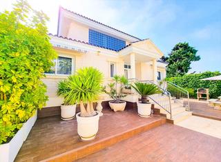 Xalet  Calle calle de las mimosas, 14. Villa de 5 dormitorios a 250m de la playa de la mata con piscina