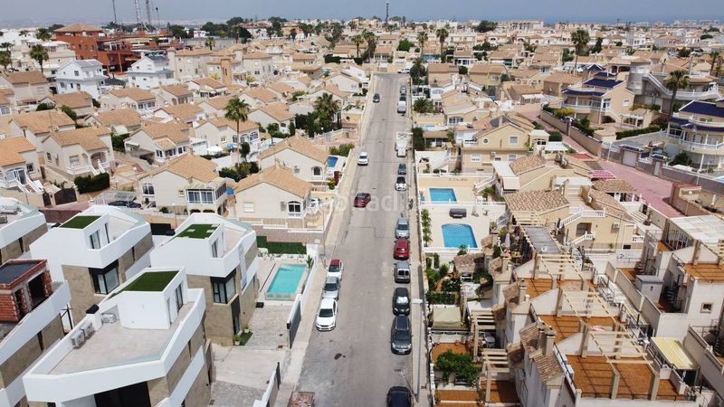 Foto a2e68572-c9fa-4b89-b4a7-0f782cf81fb9. Dúplex amb piscina a Parque de las Naciones Torrevieja