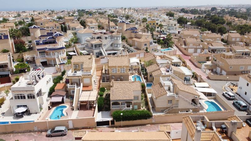 Foto db09b2ed-d6cf-4713-a414-35d9b6093111. Dúplex amb piscina a Parque de las Naciones Torrevieja