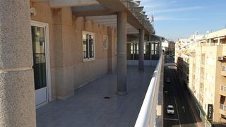 Attique à Centro - Muelle Pesquero. Ático en esquina con enorme terraza en torrevieja!!!