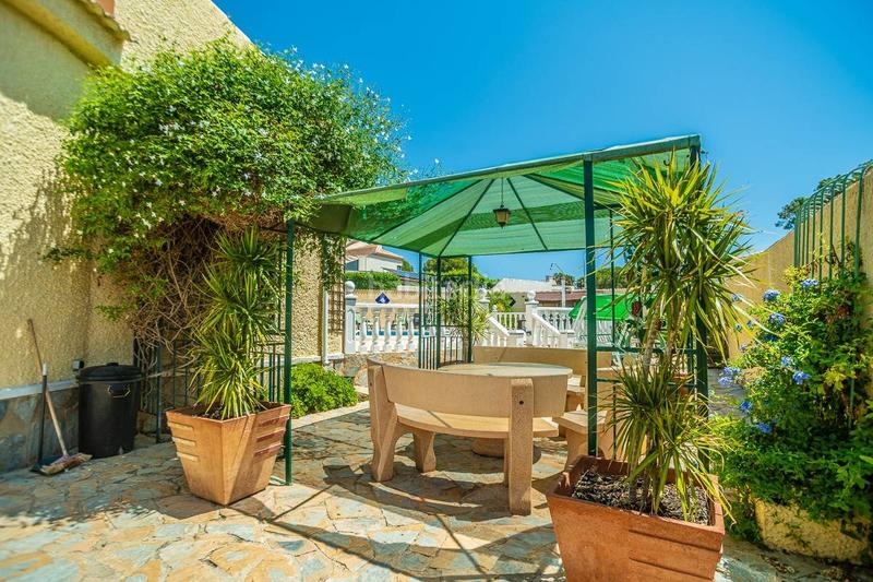 Foto 78f22ff6-0e2d-4513-8946-ff0787ef3904. Chalet with pool in Zona Carrefour - Urbanizaciones Torrevieja