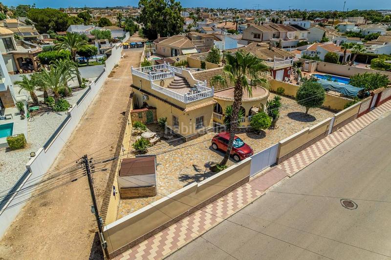 Foto bf244b66-3e99-4ff4-8260-b9c3fe07ecb8. Chalet with pool in Zona Carrefour - Urbanizaciones Torrevieja