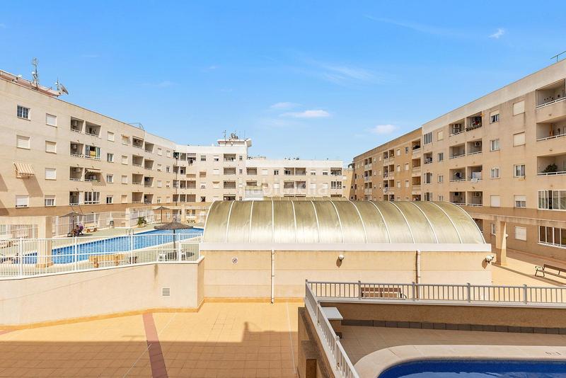 Foto 8679e106-b862-43c4-87dd-385a87b9f838. Estudio en calle joaquin chapaprieta estudio con orientación sur y piscina comunitaria en Torrevieja