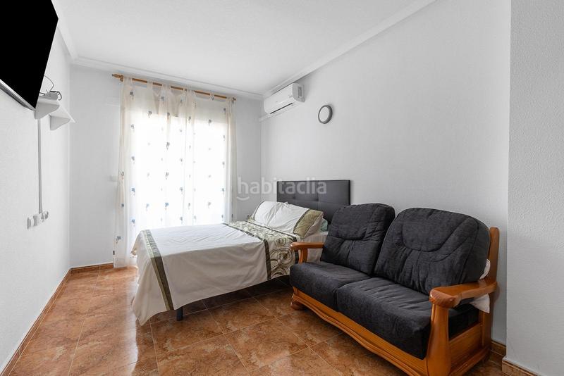 Foto 920e1bd9-f662-4c3e-ad7e-90c3fe37d407. Estudio en calle joaquin chapaprieta estudio con orientación sur y piscina comunitaria en Torrevieja