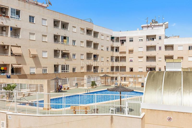 Foto 9d27a3f4-2871-441b-a384-35a1a21be26d. Estudio en calle joaquin chapaprieta estudio con orientación sur y piscina comunitaria en Torrevieja