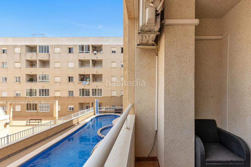 Foto ce43d2f5-7e39-4223-9f38-eeb46aaf1ef2. Estudio en calle joaquin chapaprieta estudio con orientación sur y piscina comunitaria en Torrevieja