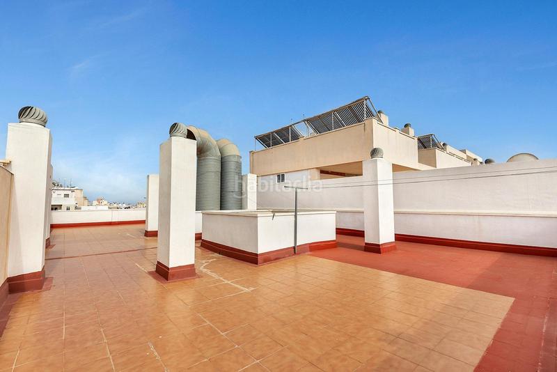 Foto f5c05601-9bc1-44a6-8609-cfc599025a16. Estudio en calle joaquin chapaprieta estudio con orientación sur y piscina comunitaria en Torrevieja