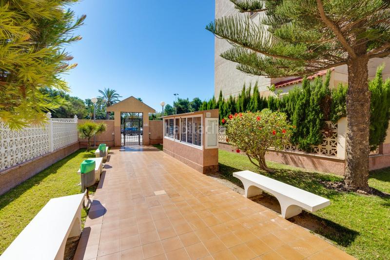 Foto 17cc9859-64a1-497d-96e3-be4ee7357444. Apartamento en calle copenhague apartamento de 2 dormitorios en residencial con piscina, en Torrevieja