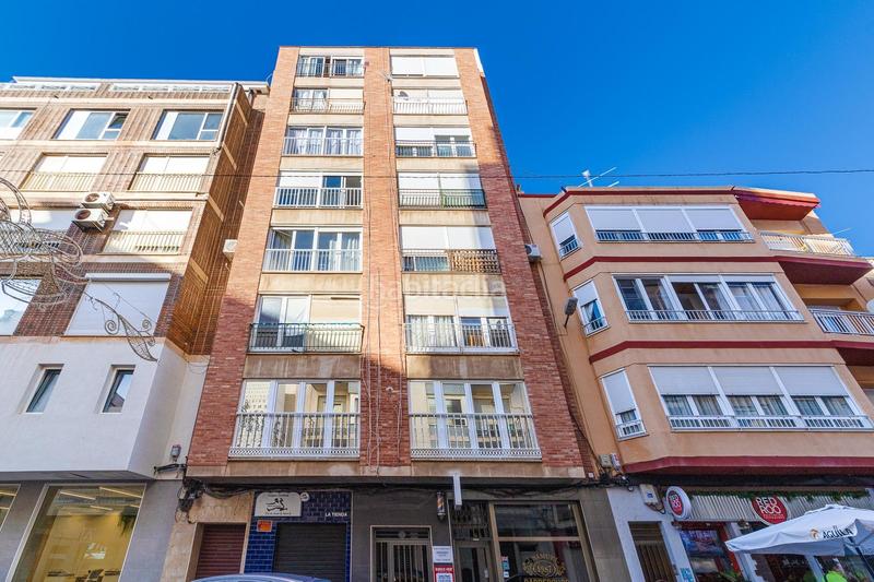 Foto 0c083afe-fe46-45a0-a0d0-50f2ab6648f7. Apartamento  de 3 dormitorios con vistas al puerto y al mar , zona centro en Torrevieja