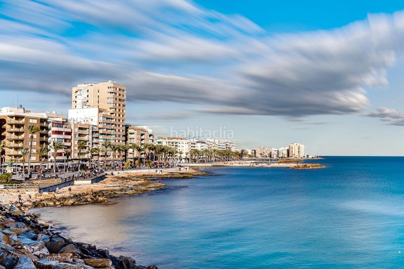 Foto 163bc659-be37-45ad-af65-b1e22c66cb41. Apartamento  de 3 dormitorios con vistas al puerto y al mar , zona centro en Torrevieja