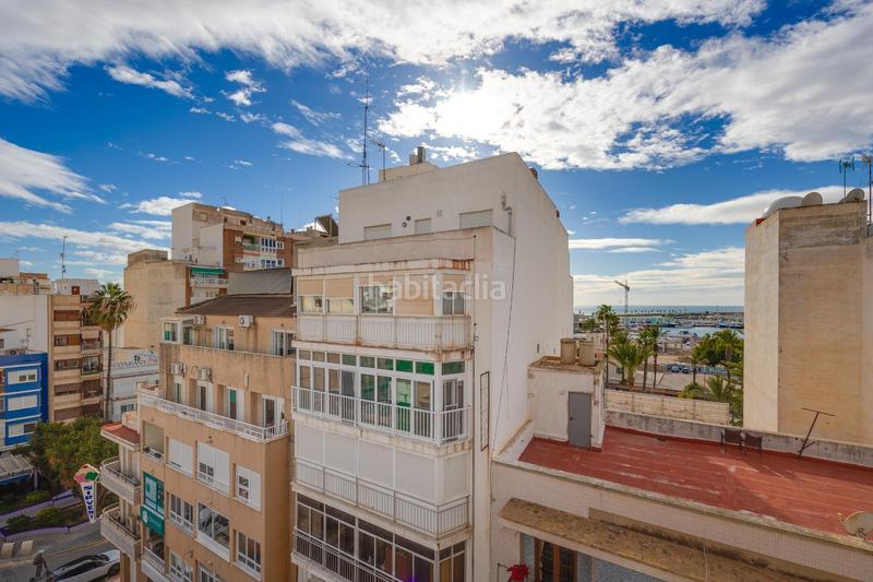 Foto 49c329e6-ddc2-4247-ac02-a1d4a2239b55. Apartamento  de 3 dormitorios con vistas al puerto y al mar , zona centro en Torrevieja