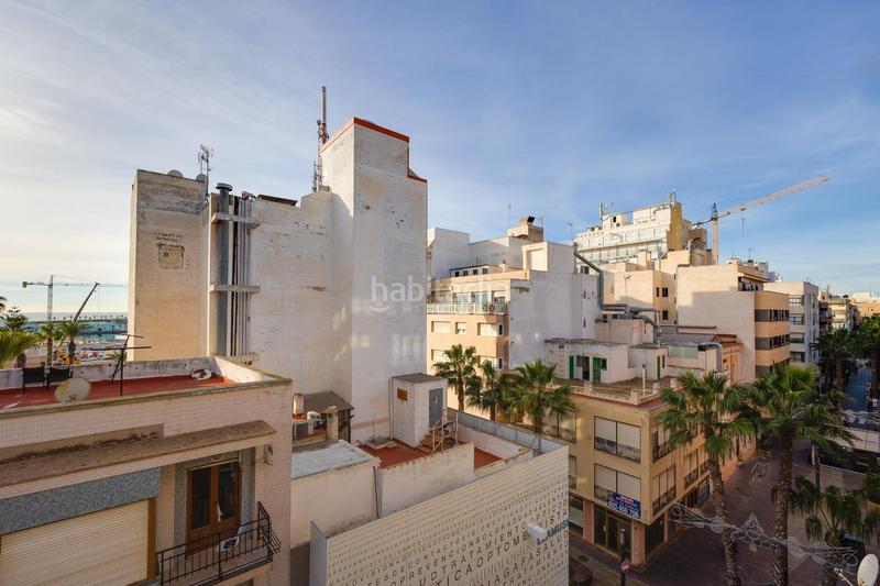 Foto 4f45aa2b-ead0-4d43-8c7f-f6509dcdef0d. Apartamento  de 3 dormitorios con vistas al puerto y al mar , zona centro en Torrevieja