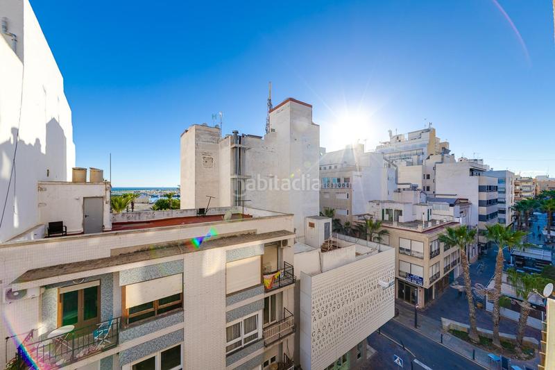Foto 58dd26dc-1ee5-48d3-8aa4-52eadb232b8d. Apartamento  de 3 dormitorios con vistas al puerto y al mar , zona centro en Torrevieja