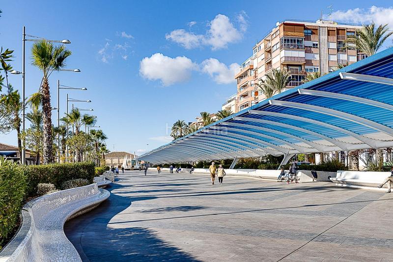 Foto 7384810c-7380-4944-b5b7-2727e18a7097. Apartamento  de 3 dormitorios con vistas al puerto y al mar , zona centro en Torrevieja