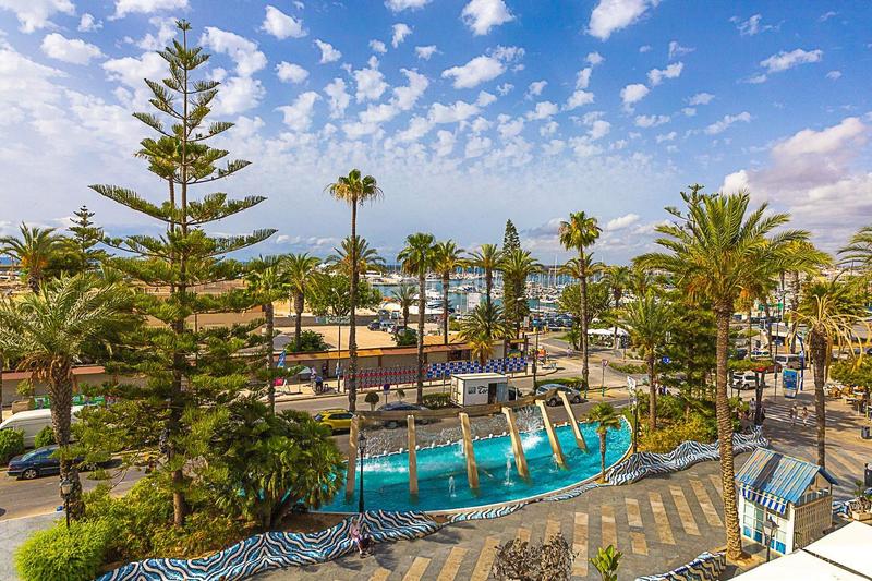 Foto 8fdc52ef-6cd9-40c3-b7c1-6af5ec3a995d. Apartamento  de 3 dormitorios con vistas al puerto y al mar , zona centro en Torrevieja